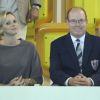 La princesse Charlene, dans son élément, a pris part avec le prince Albert de Monaco, le 9 juin 2012 au stade Louis II, au meeting international de natation de Monaco, étape du circuit Mare Nostrum. C'est lors de l'édition 2000 de la manifestation sportive que le souverain du Rocher et la nageuse sud-africaine s'étaient rencontrés pour la première fois.