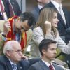 Goooooaaaaaaaal de Fabregas ! Le prince Felipe et la princesse Letizia d'Espagne ont vibré en choeur lors du match Espagne-Italie lors de l'Euro 2012, le 10 juin à Gdansk (Pologne). La Roja et la Squadra Azzurra, pour leur entrée dans la compétition, ont fait un sepctaculaire match nul, 1-1.