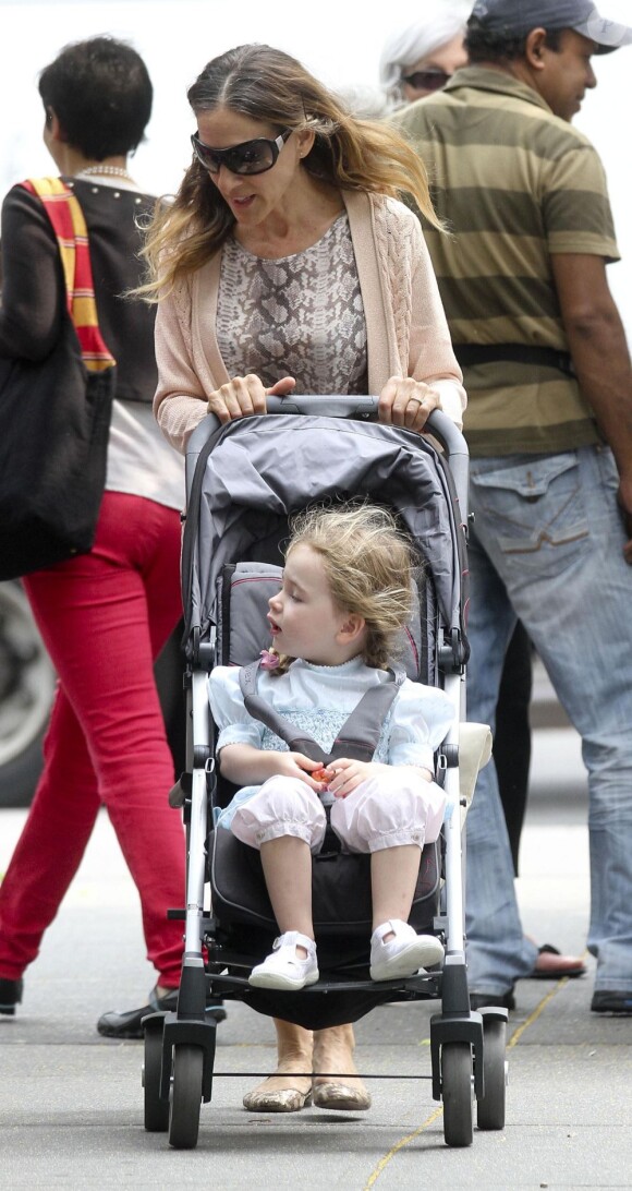 Sarah Jessica Parker et sa fille Marion à New York, le 11 juin 2012.