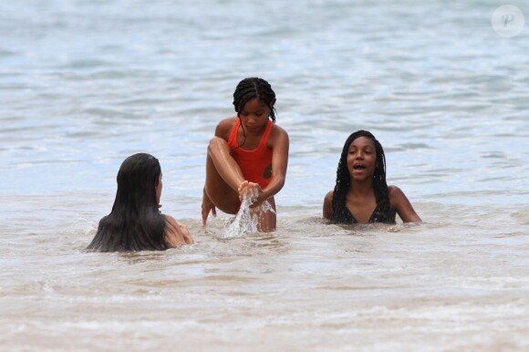 Les filles d'Eddie Murphy, à la plage à Maui, sur l'île de Hawaï, le 11 juin 2012
