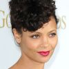 Thandie Newton a elle aussi succombé aux cheveux frisés mais domptés.