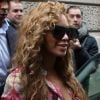 Beyoncé revient à son bouclé naturel. Terminé le brushing, la chanteuse laise ses cheveux libres, pour un effet wild et sexy