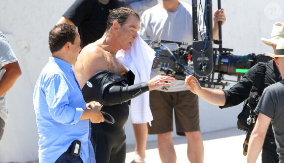 Pierce Brosnan sur le tournage du film Love Punch au Cap d'Antibes le 13 juin 2012