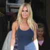 Shauna Sand se rend dans un magasin Armani, le jeudi 14 juin, à Los Angeles, en compagnie de ses trois filles.
