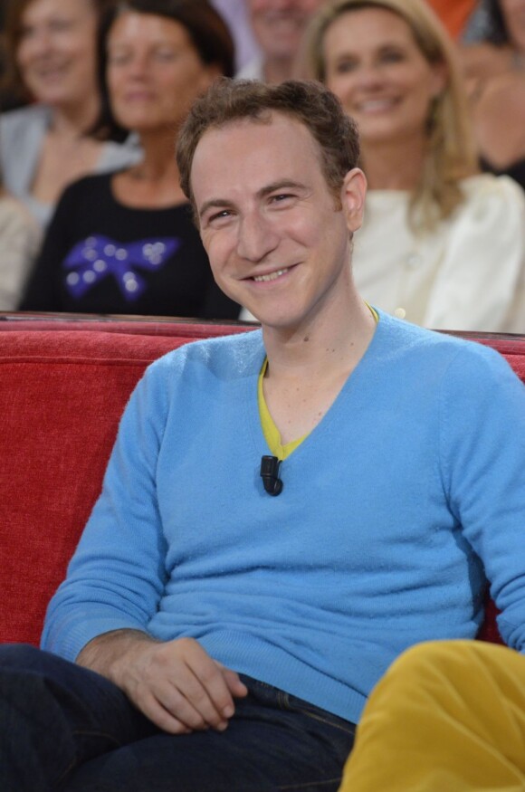 Marius Colucci sur le plateau de Vivement dimanche, le 19 octobre 2011.