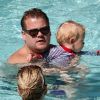 James Corden, sa fiancée Julia et leur fils Max, en vacances à Miami le 18 juin 2012