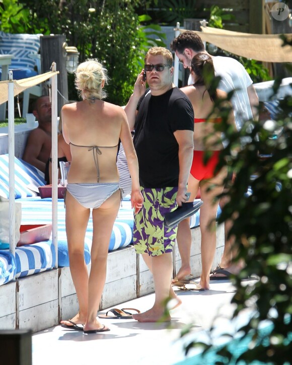 James Corden et sa fiancée Julia en vacances à Miami le 18 juin 2012