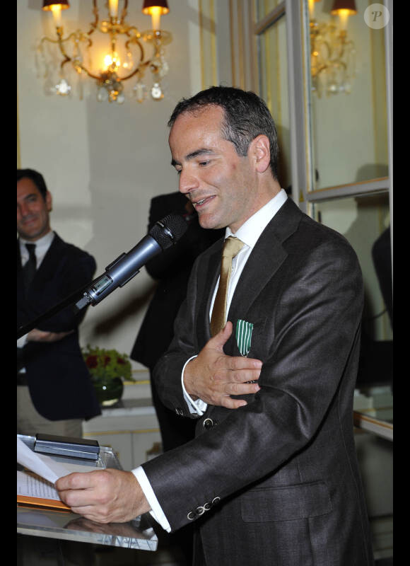 Franck Ferrand à l'occasion de sa remise des insignes de Chevalier dans l'Ordre des arts et des lettres, le 20 juin 2012 à l'hôtel Plaza à Paris.