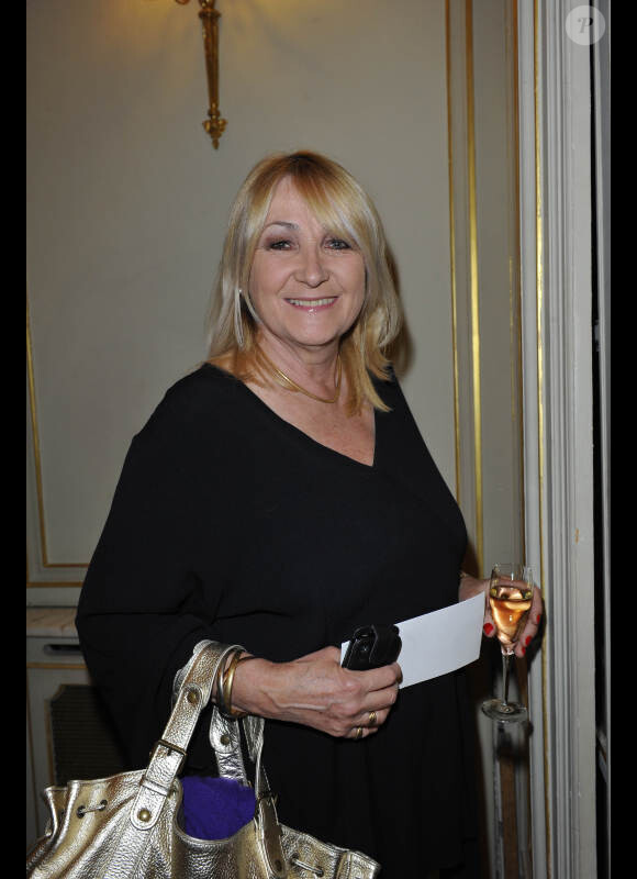 Julie (Europe 1), à l'occasion de la remise des insignes de Chevalier dans l'Ordre des arts et des lettres à Franck Ferrand, le 20 juin 2012 à l'hôtel Plaza à Paris.