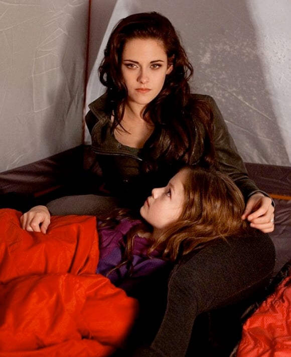 Nouvelles images du film Twilight - chapitre 5 : Révélation (2ème partie) avec Bella et sa fille Renesmée