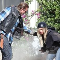 Ashley Tisdale en escort-girl malmenée par Charlie Hunnam dans Sons of Anarchy