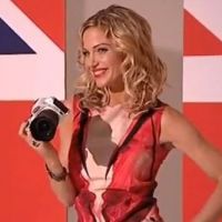 Sarah Harding : La bombe londonienne enseigne la photogénie