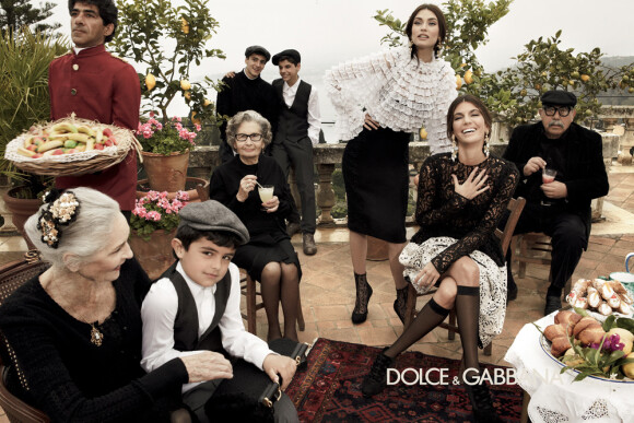 Campagne familiale pour Dolce & Gabbana ! Monica Bellucci, Bianca Balti et Bianca Brandolini d'Adda s'illustrent pour l'Automne/Hiver 2012