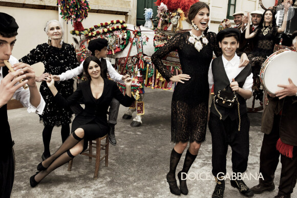 Monica Bellucci, magnifique mama italienne avec Bianca Balti et Bianca Brandolini d'Adda dans la campagne Automne/Hiver 2012 Dolce & Gabbana