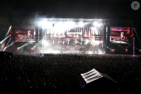 Exclusif : Johnny Hallyday au Stade de France le 15 juin, sous une pluie battante a assuré un show magnifique pendant 2h30 !
