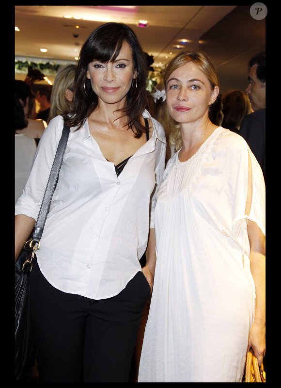 Mathilda May et Emmanuelle Béart à la soirée Dames de coeur de Montblanc, le 28 juin 2012 à Paris.