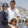 Le prince Louis et la princesse Margarita de Bourbon avec leur fille la princesse Eugenie, 5 ans, au Port Hercule de Monaco le 28 juin 2012 lors du Jumping international de Monte-Carlo.