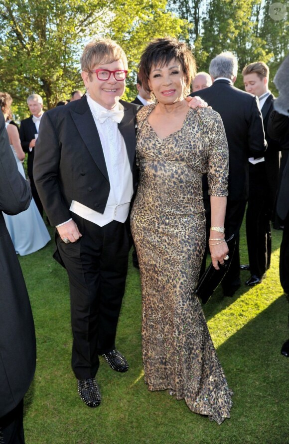 Elton John et Shirley Bassey lors du 14e White Tie and Tiara Ball, organisé par Elton John, David Furnish et Chopard, à Old Windsor, le 28 juin 2012.