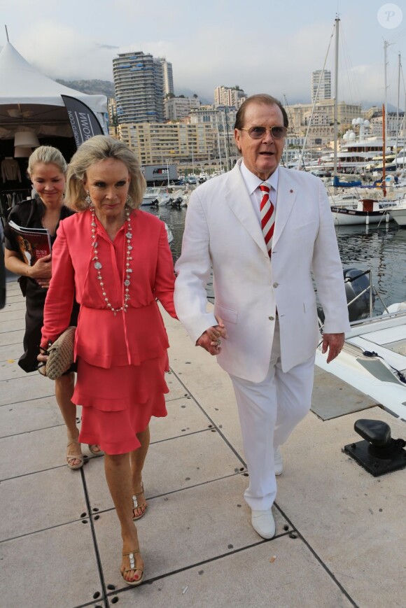 Roger Moore et son épouse Kristina Tholstrup durant le Jumping de Monaco, le 29 juin 2012.