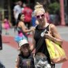 Gwen Stefani et son fils Kingston, six ans, au parc Universal Studios à Los Angeles, le samedi 30 juin 2012.