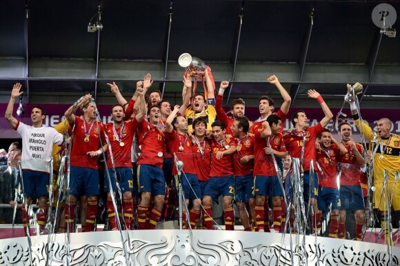 La Roja célèbre la victoire lors de la finale de l'Euro remportée par l'Espagne face à l'Italie (4-0) au stade olympique de Kiev le 1er juillet 2012