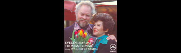 La soprano américaine Evelyn Lear est décédée le 1er juillet 2012 à 86 ans, presque six ans après la disparition de son mari Thomas Stewart.