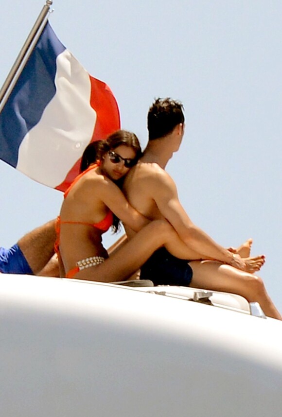 Cristiano Ronaldo et Irina Shayk amoureux lors de leurs vacances à Saint-Tropez le 3 juillet 2012