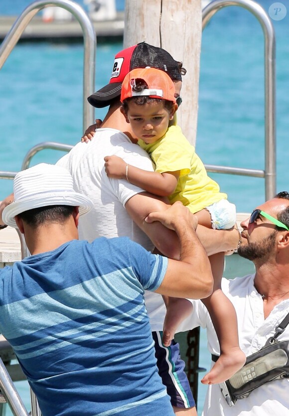 Cristiano Ronaldo et son fils Cristiano le 3 juillet 2012 à Saint-Tropez