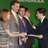 Letizia a joué les remettantes. Le prince Felipe et la princesse Letizia présidaient le 3 juillet 2012 à Madrid la remise des bourses et subventions de la Fondation Iberdrola pour l'innovation environnementale.
