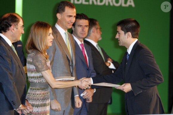 Letizia a joué les remettantes. Le prince Felipe et la princesse Letizia présidaient le 3 juillet 2012 à Madrid la remise des bourses et subventions de la Fondation Iberdrola pour l'innovation environnementale.