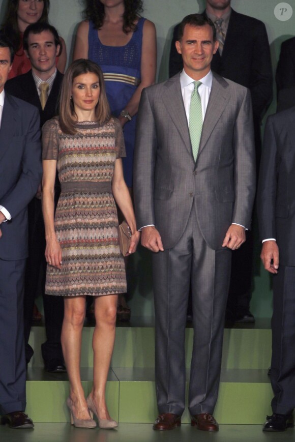 Le prince Felipe et la princesse Letizia d'Espagne présidaient le 3 juillet 2012 à Madrid la remise des bourses et subventions de la Fondation Iberdrola pour l'innovation environnementale.