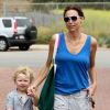 Minnie Driver et son fils Henry en plein shopping à Malibu, le 3 juillet 2012.