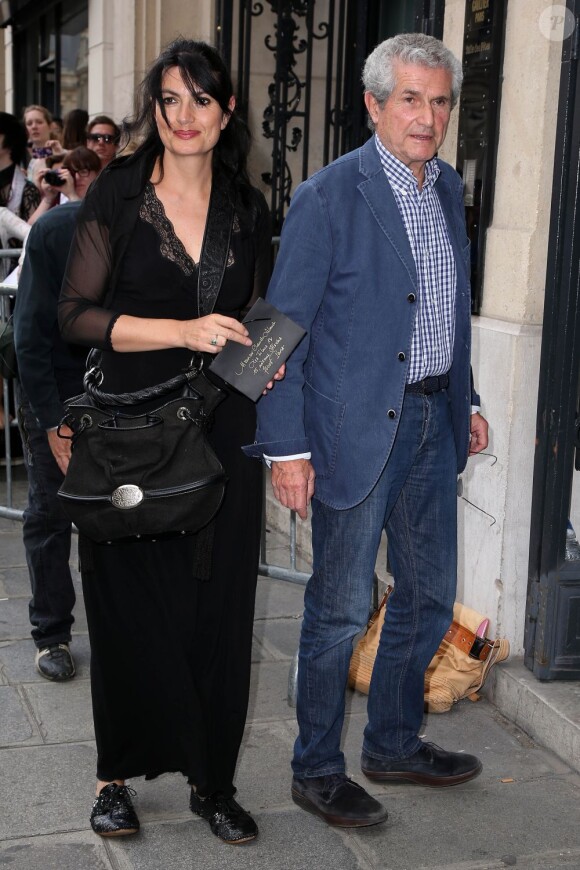 Claude Lelouch et sa compagne Valérie Perrin au défilé Jean-Paul Gaultier à Paris le 4 juillet 2012