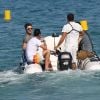 Zac Efron quitte la plage de Pampelonne après avoir déjeuné au Club 55 avec quelques amis à Saint-Tropez le 4 juillet 2012