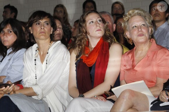 Emmanuelle Alt, Inès de la Fressange, Bette Midler et sa fille lors du défilé haute couture de Jean Paul Gaultier. Paris, le 4 juillet 2012.