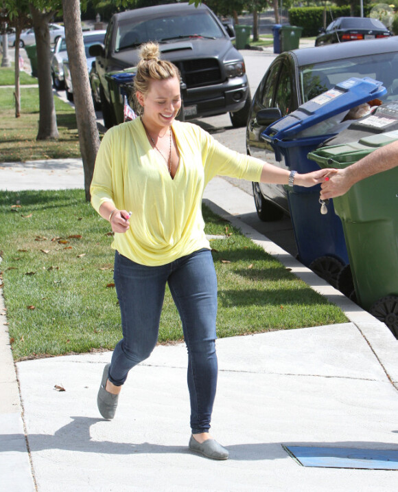 Hilary Duff, de retour à Los Angeles, retrouve son époux Mike Comrie, le mercredi 4 juillet 2012.