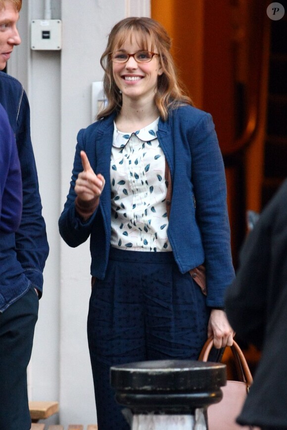 Rachel McAdams transformée en ringarde sur le tournage de About Time, à Londres le 4 juillet 2012