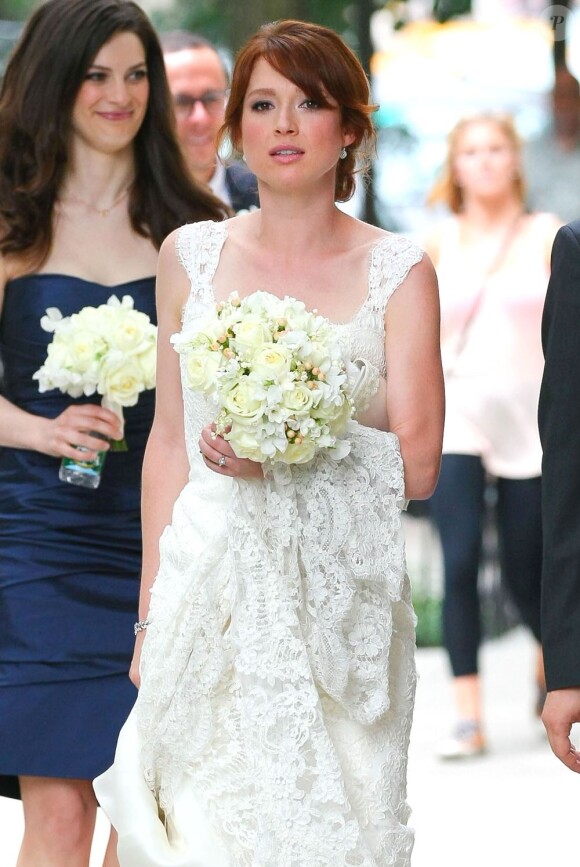 Ellie Kemper, sublime pour son mariage, à New York, le 7 juillet 2012.