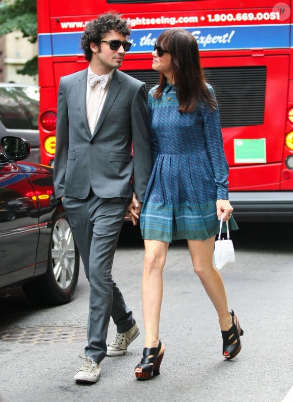 Kristen Wiig et Fabrizio Moretti après le mariage d'Ellie Kemper à New York, le 7 juillet 2012.