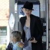 Gwen Stefani et son aîné Kingston quittent une station service. Los Angeles, le 7 juillet 2012.