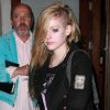 Avril Lavigne, dernière star en date à avoir cédé à la tendance capillaire lancée par Alice Dellal puis relayée par Rihanna. West Hollywood, le 7 juin 2012.