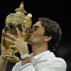 Roger Federer a décroché un septième titre à Wimbledon dimanche 8 juillet en battant Andy Murray en finale (4-6, 7-5, 6-4, 6-3), égalisant le record de Pete Sampras