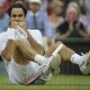 Roger Federer en pleurs après avoir décroché un septième titre à Wimbledon dimanche 8 juillet en battant Andy Murray en finale (4-6, 7-5, 6-4, 6-3), égalisant le record de Pete Sampras