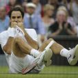 Roger Federer en pleurs après avoir décroché un septième titre à Wimbledon dimanche 8 juillet en battant Andy Murray en finale (4-6, 7-5, 6-4, 6-3), égalisant le record de Pete Sampras