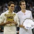 Roger Federer a décroché un septième titre à Wimbledon dimanche 8 juillet en s'imposant face à Andy Murray en finale (4-6, 7-5, 6-4, 6-3), égalisant le record de Pete Sampras