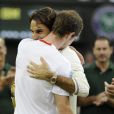 Roger Federer a décroché un septième titre à Wimbledon dimanche 8 juillet en battant Andy Murray en finale (4-6, 7-5, 6-4, 6-3), égalisant le record de Pete Sampras