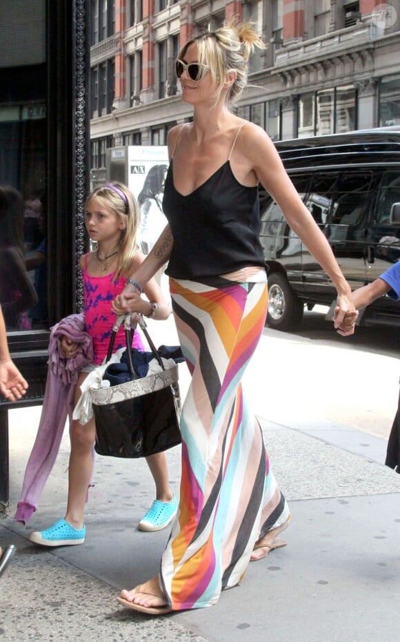 Heidi Klum se rend au cinéma avec ses quatre enfants dans le quartier de Tribeca. New York, le 10 juillet 2012.