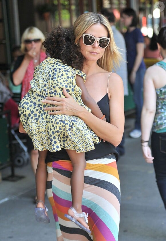Heidi Klum et sa petite dernière, Lou, à New York. Le 10 juillet 2012.