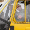 Le prince Charles a eu droit à son baptême de Sea King. Visite guidée de la base de la RAF Valley à Anglesey pour le prince Charles, par son fils le prince William, capitaine au sein du 22e escadron, le 9 juillet 2012, au premier jour de sa tournée au Pays de Galles.