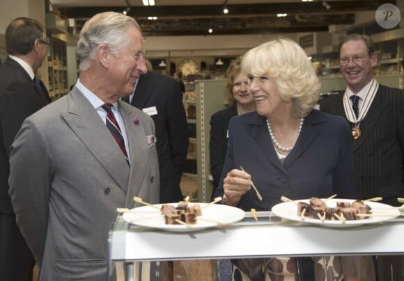 Charles et Camilla inaugurant le Bodnant Welsh Food Centre, à Conwy Valley, le 9 juillet 2012. Le prince Charles et sa femme Camilla Parker Bowles effectuaient en juillet 2012 une visite de quatre jours au Pays de Galles.